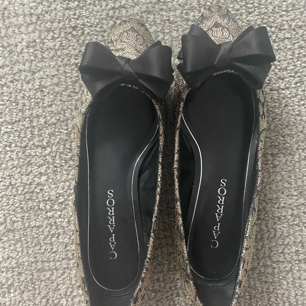 Caparros gold and black flats SIZE 8